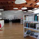 ...e file di sedie nere, quasi tutte occupate per un convegno. Gi�, perch� palazzo Rendella ospita continuamente incontri con gli autori, corsi di formazione, workshop, proiezioni ed eventi musicali